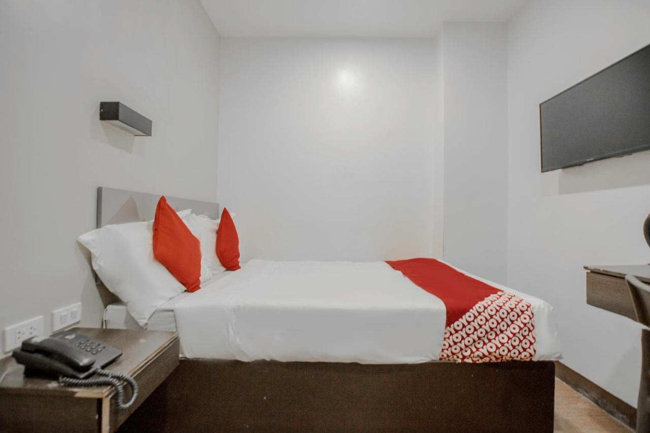 Oyo 637 Fox Hotel Quezon City Exteriér fotografie