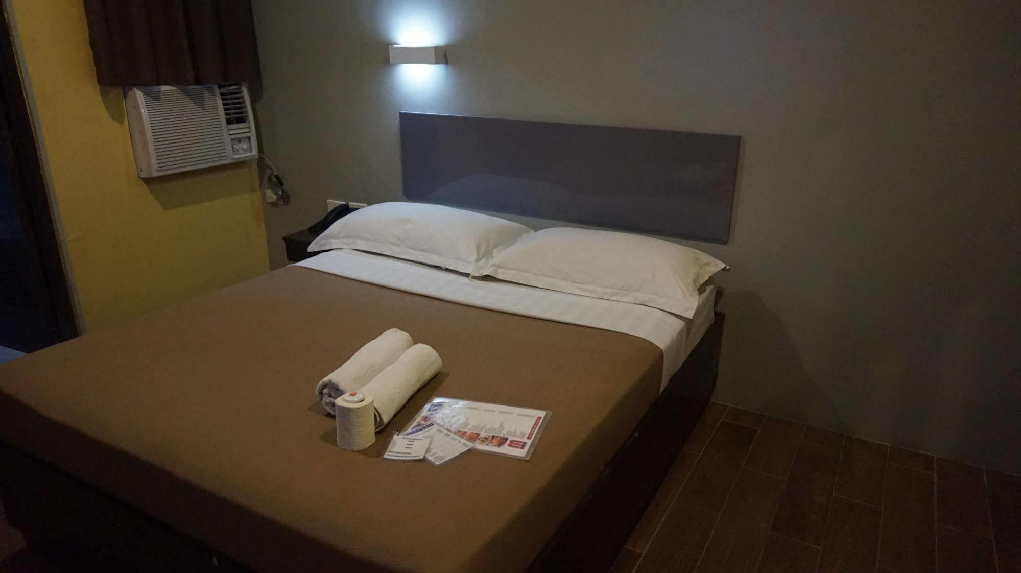 Oyo 637 Fox Hotel Quezon City Exteriér fotografie