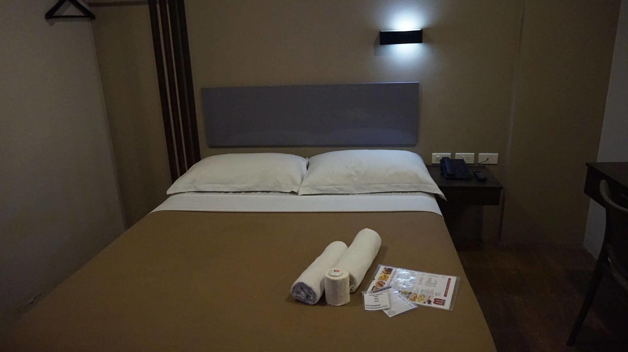 Oyo 637 Fox Hotel Quezon City Exteriér fotografie